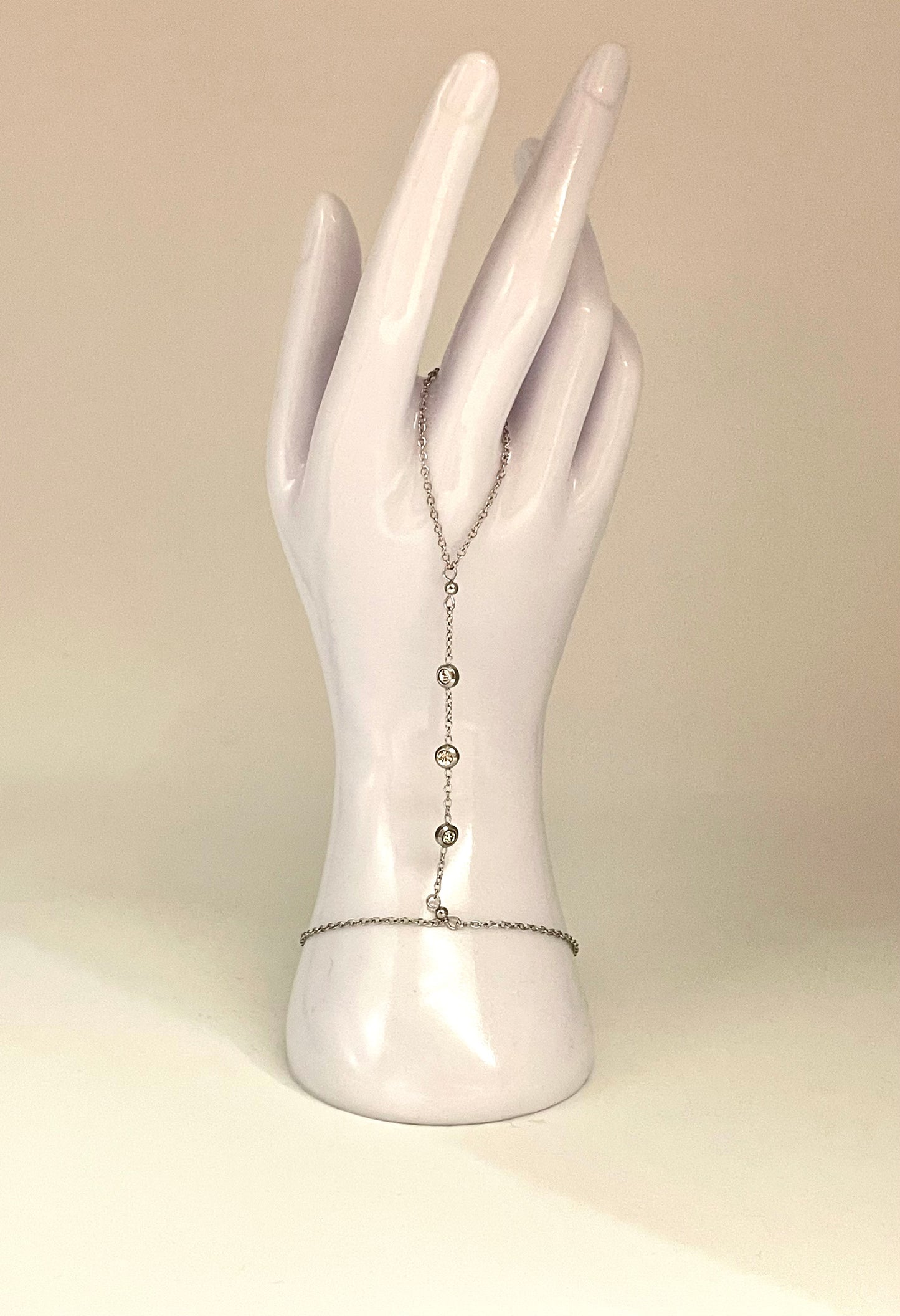 Sarah hand chain