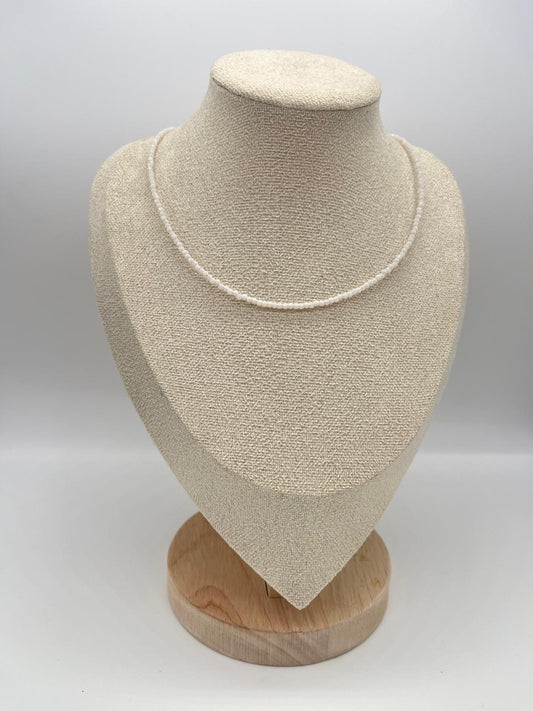 White cristal choker